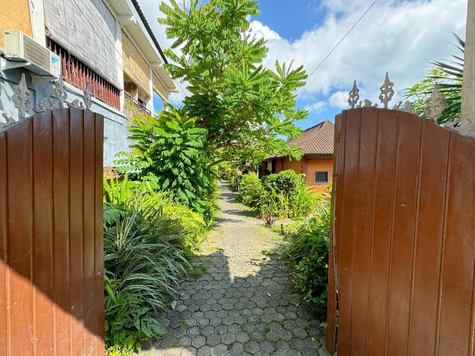 Facade/entrance, Garden