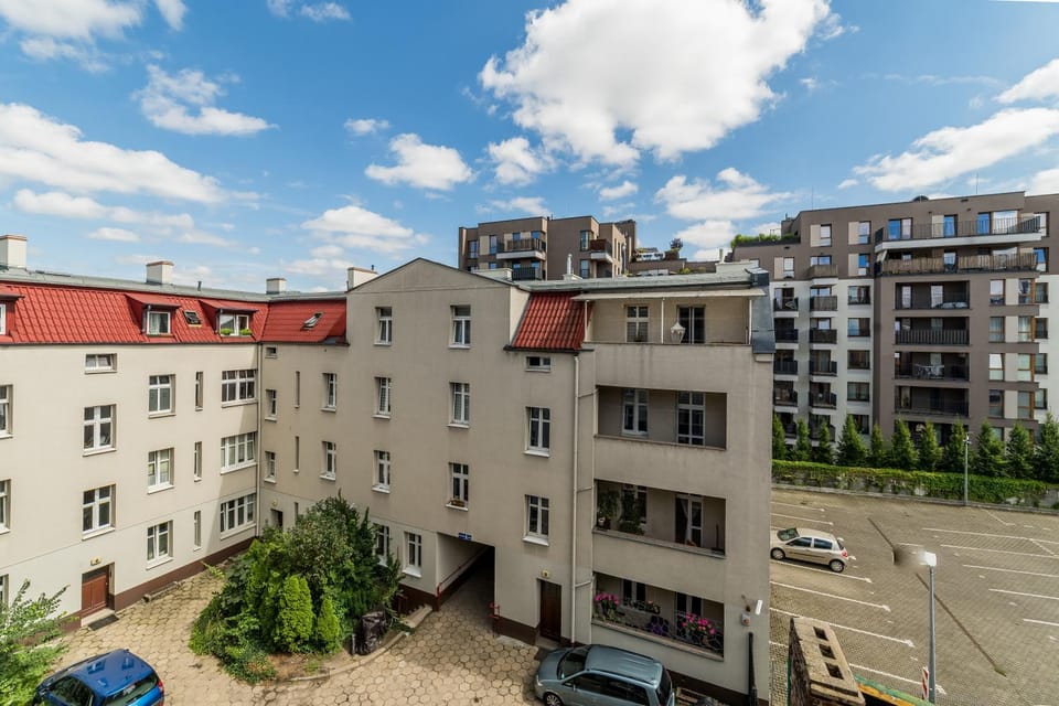 Neighbourhood, Location