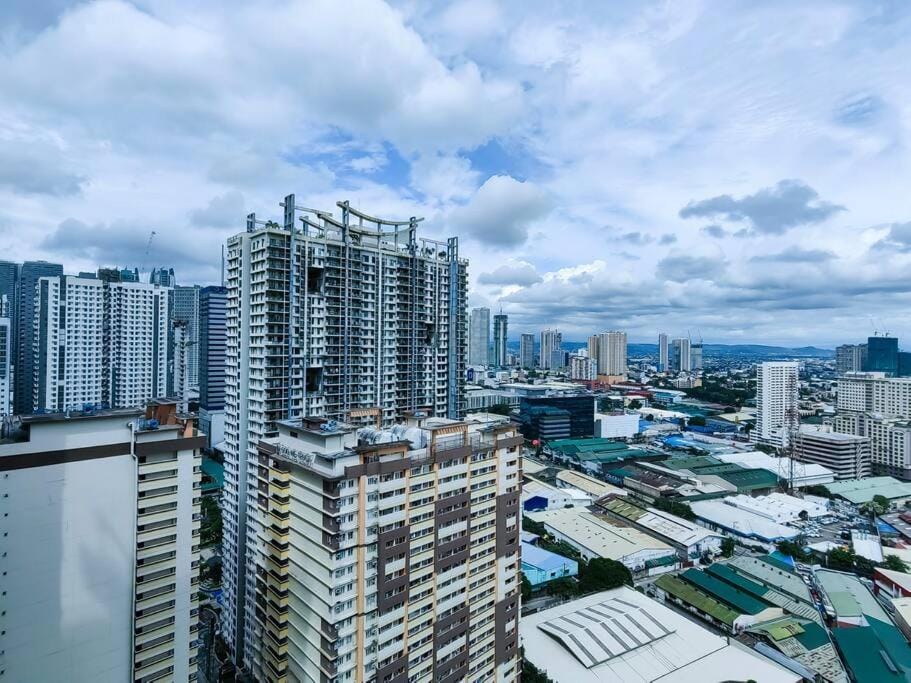 Citispace 1BR Condotel Suite at SM Light Residences #LT03A Apartment in Mandaluyong