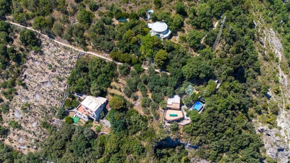 Property building, Day, Neighbourhood, Natural landscape, Bird's eye view, Location