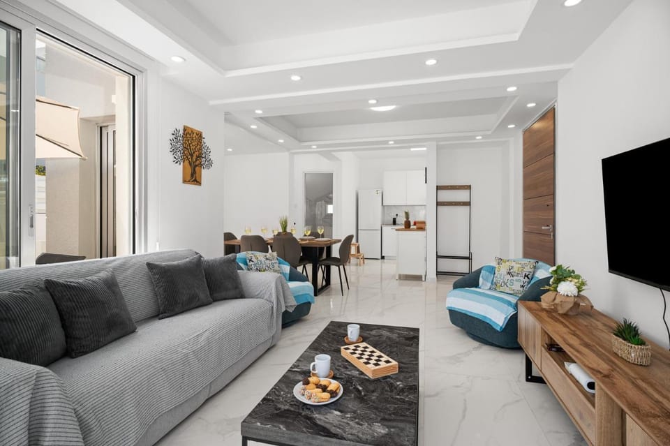 Communal lounge/ TV room, TV and multimedia, Living room