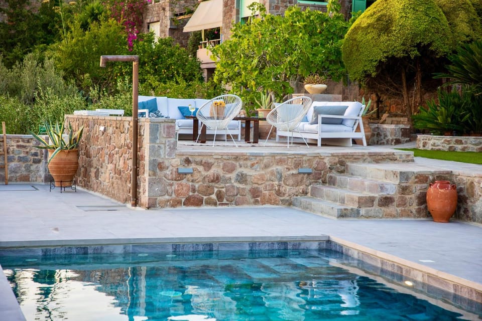 Property building, Day, Natural landscape, Pool view, Swimming pool, Parking
