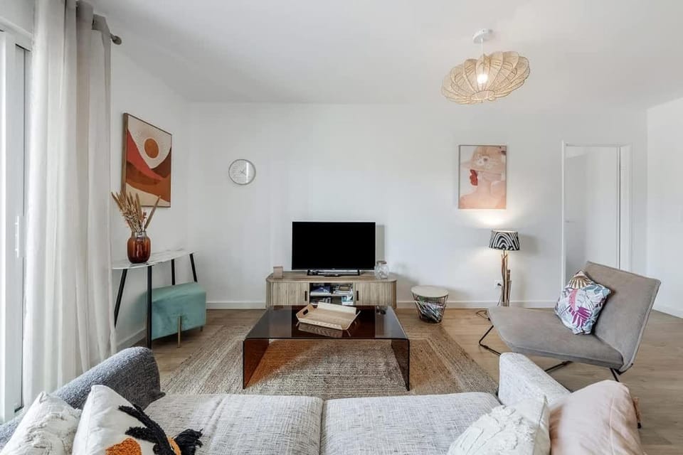 Communal lounge/ TV room, TV and multimedia, Living room, Seating area