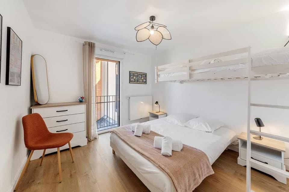 Bed, Photo of the whole room, Bedroom, bunk bed