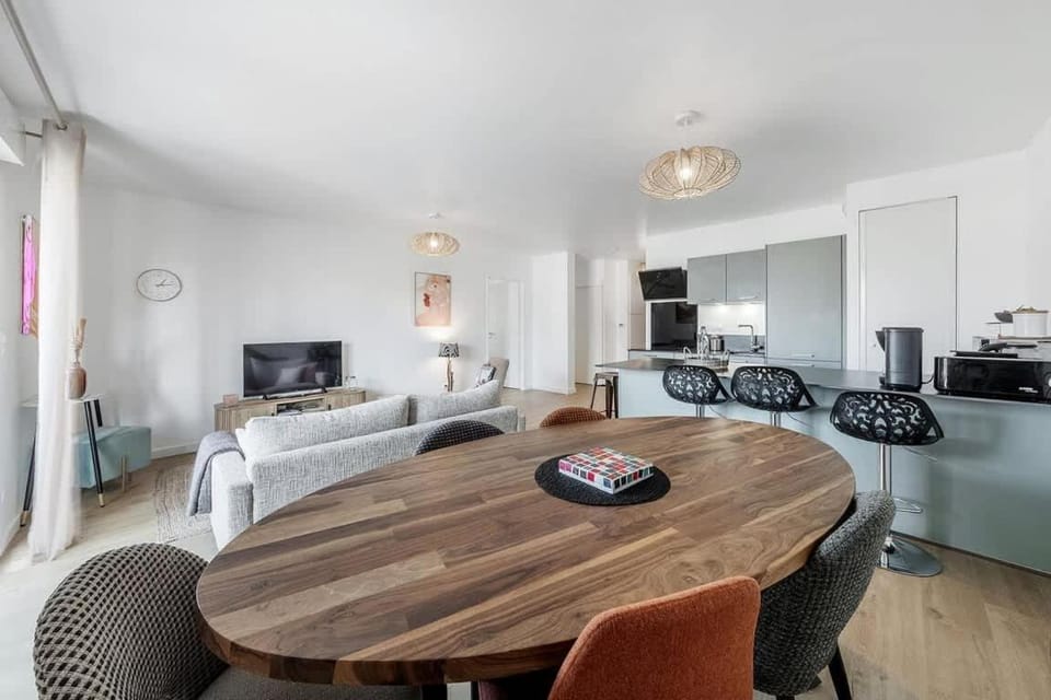 Communal lounge/ TV room, Kitchen or kitchenette, Living room, Seating area, Dining area