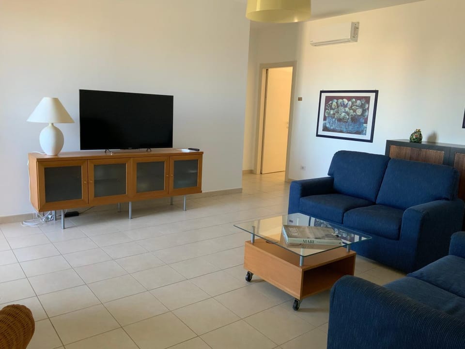 Communal lounge/ TV room, Living room, Evening entertainment