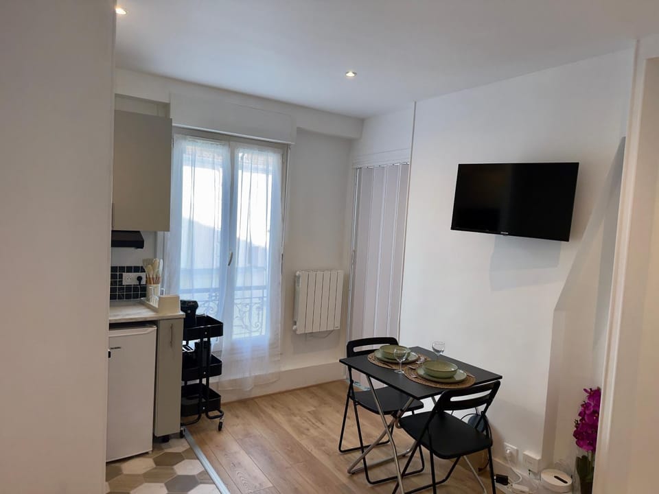 TV and multimedia, Dining area