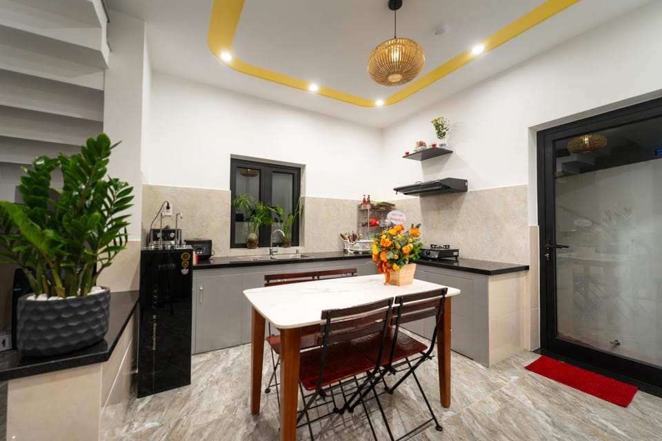 Kitchen or kitchenette, Dining area, Internal: Not applicable to any particular room