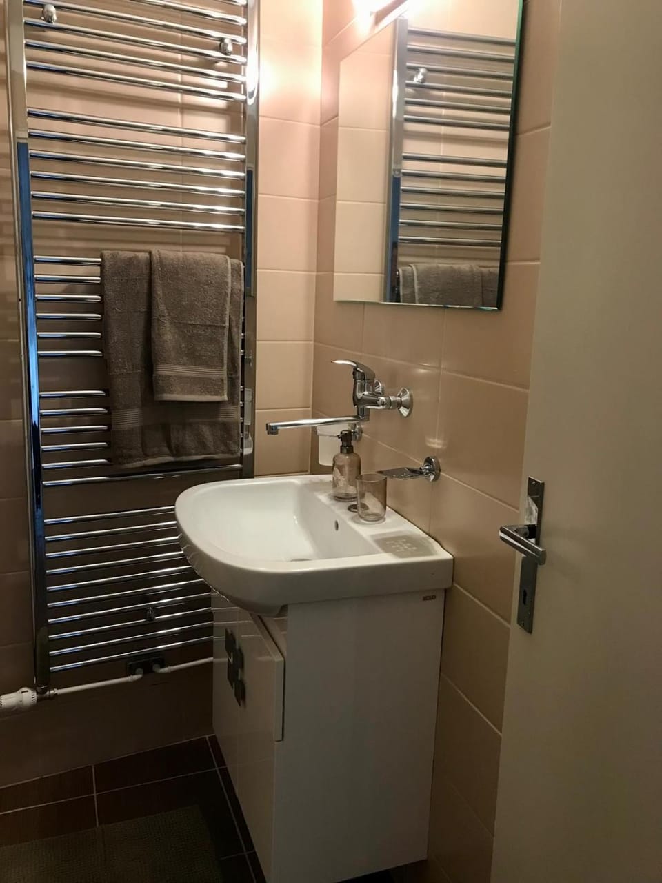 Bathroom, towels