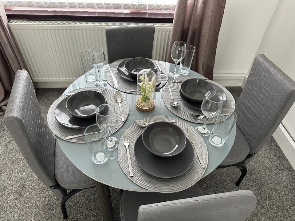 Lovely 3 bedroom house close to City Centre House in England