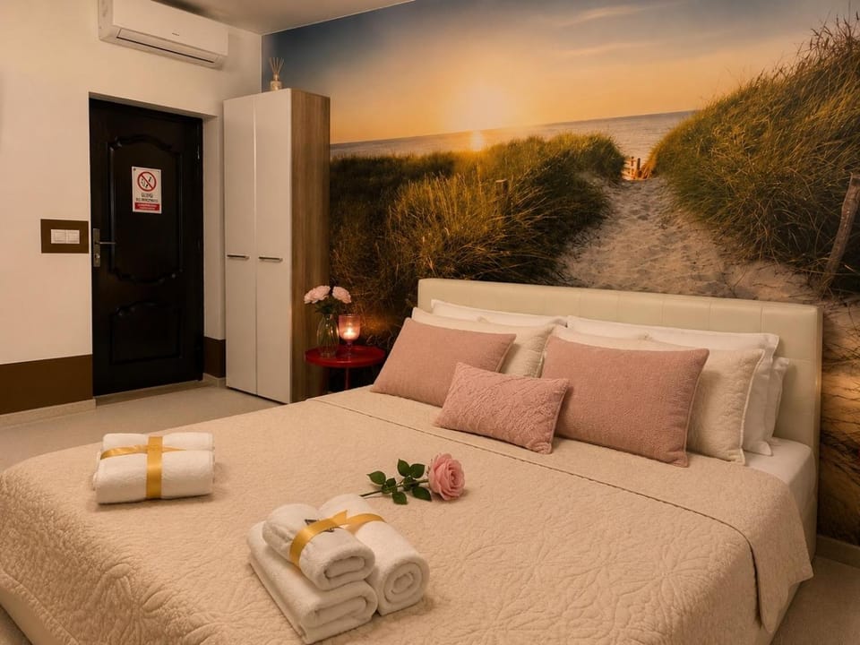 Golden Nest - Central Studio Apartment in Craiova