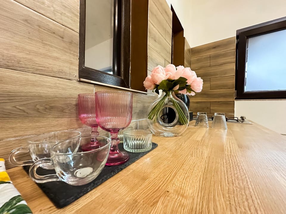 Kitchen or kitchenette, Food and drinks