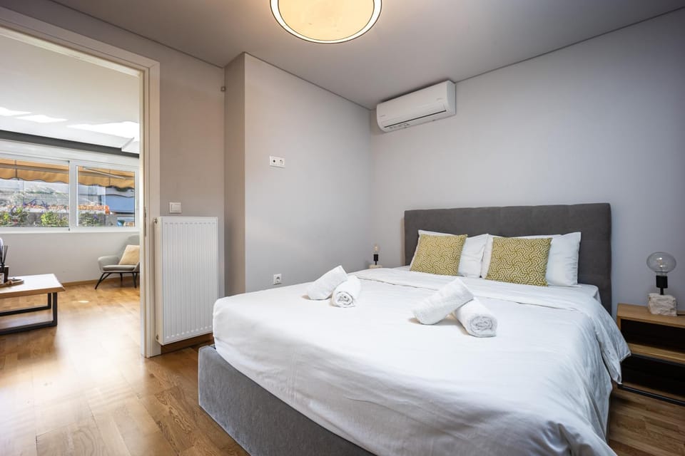Bed, Photo of the whole room, Bedroom, air conditioner