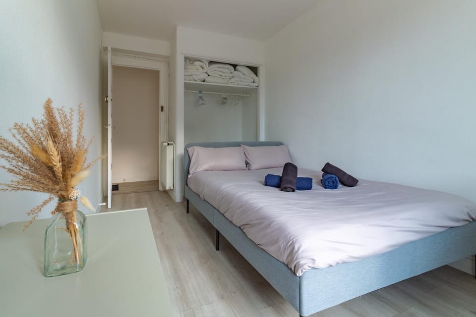 Bed, Photo of the whole room, Bedroom, towels, wardrobe