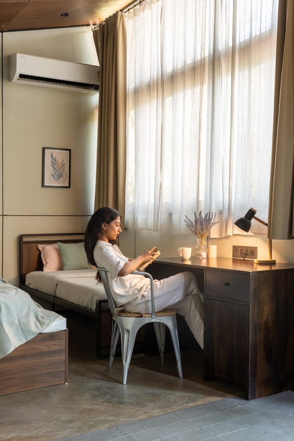 Bed, Seating area