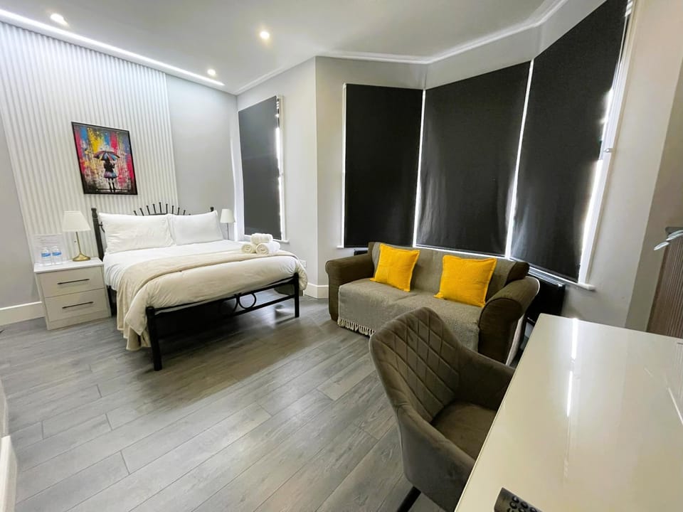 Seating area, Bedroom