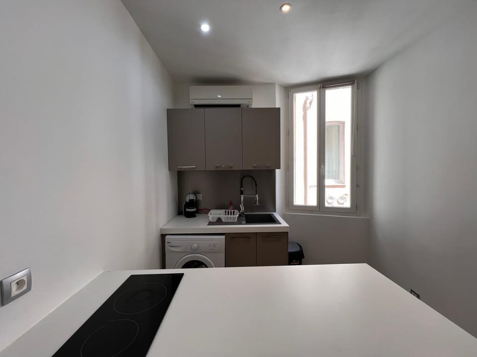 Kitchen or kitchenette, stove