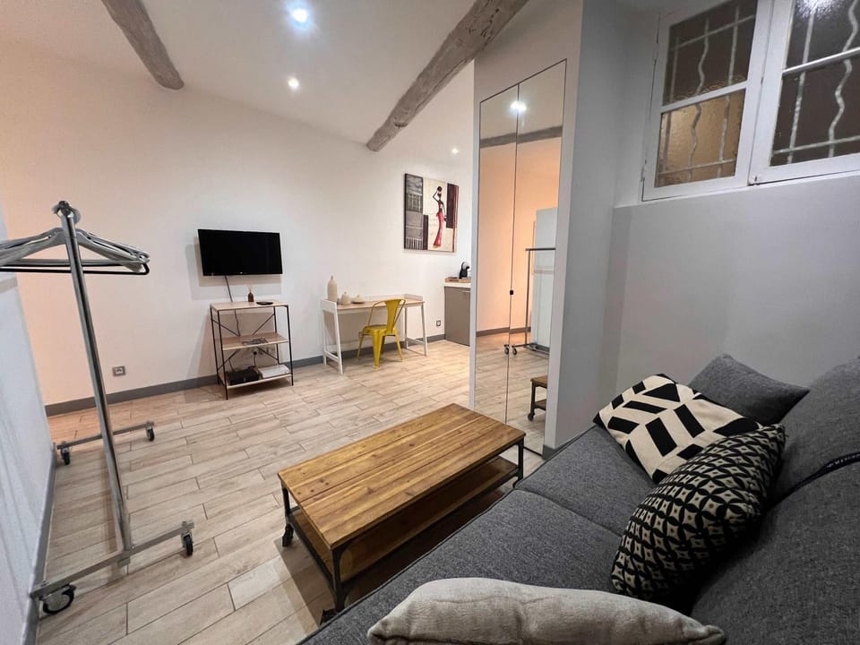 Communal lounge/ TV room, TV and multimedia, Living room, Seating area