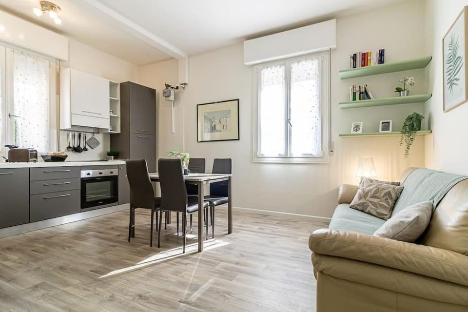Kitchen or kitchenette, Dining area, oven, pet friendly, stove