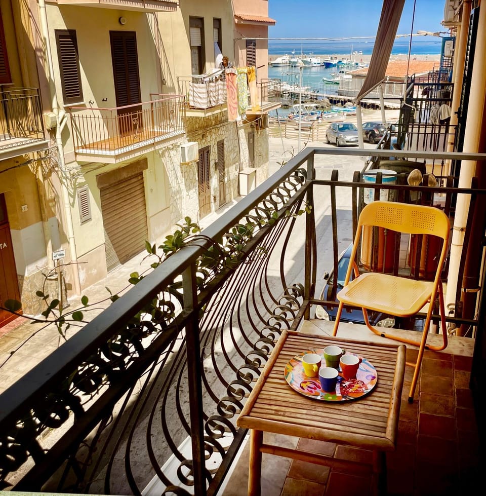 Property building, Natural landscape, Balcony/Terrace, Sea view