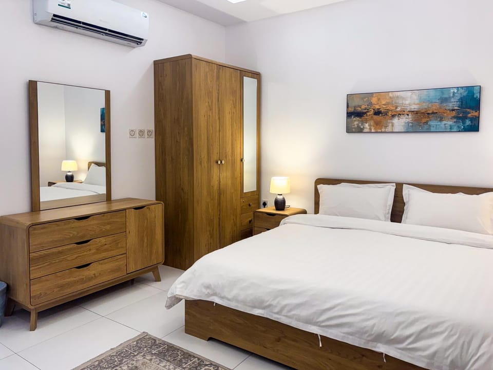 Bed, Photo of the whole room, Bedroom, wardrobe, air conditioner