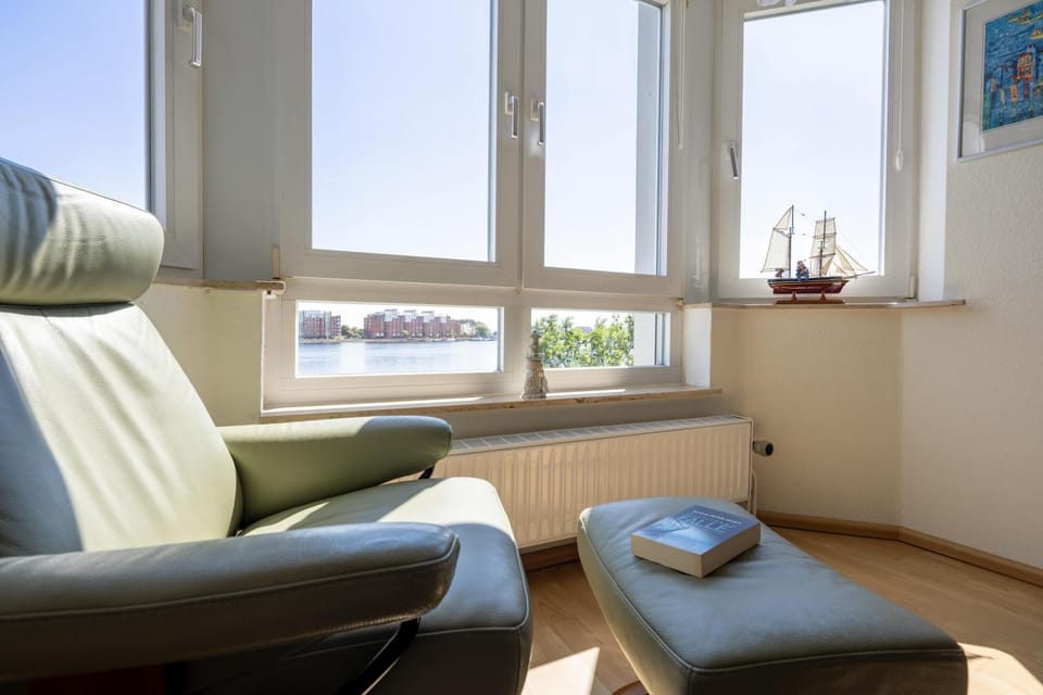 Natural landscape, Summer, Living room, Photo of the whole room, Decorative detail, Seating area, Sea view