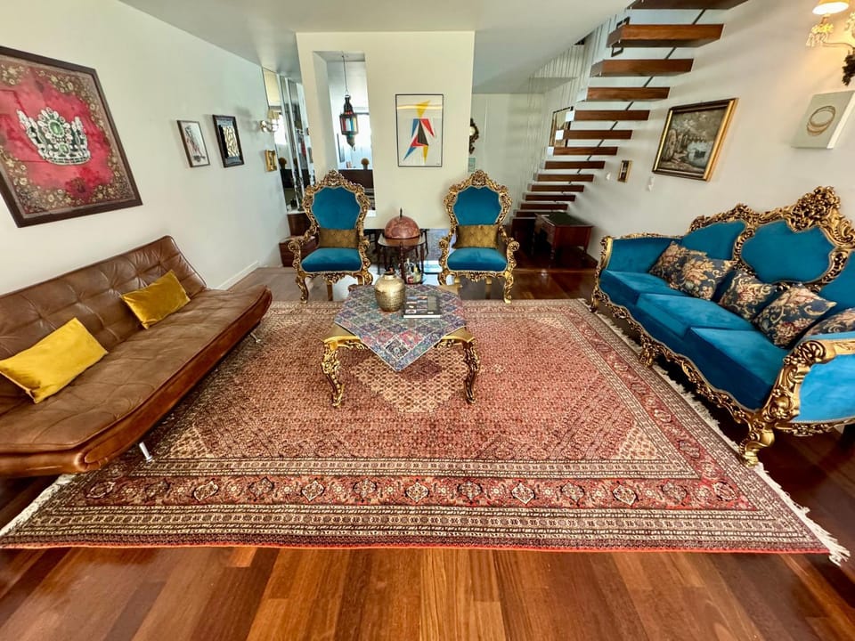 Living room, Seating area