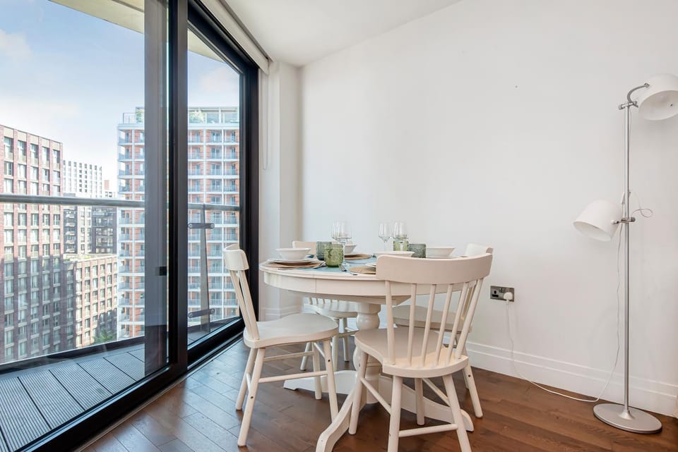 Battersea Power station 2 Bed Close To Harrods Apartment in London