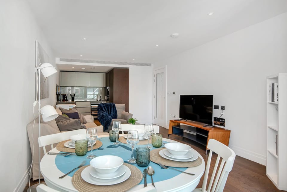 Battersea Power station 2 Bed Close To Harrods Apartment in London