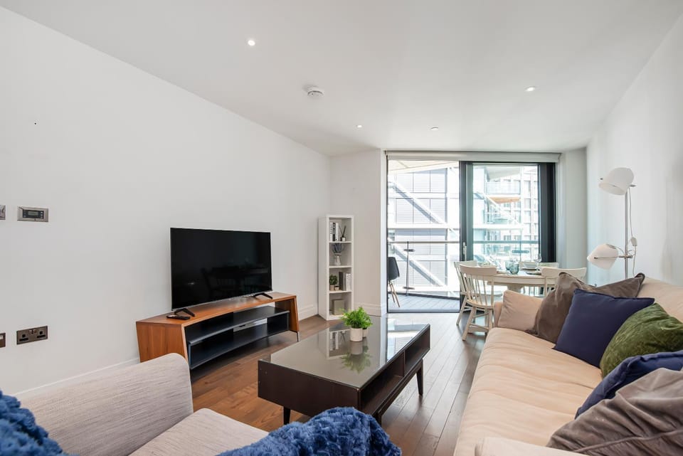 Battersea Power station 2 Bed Close To Harrods Apartment in London