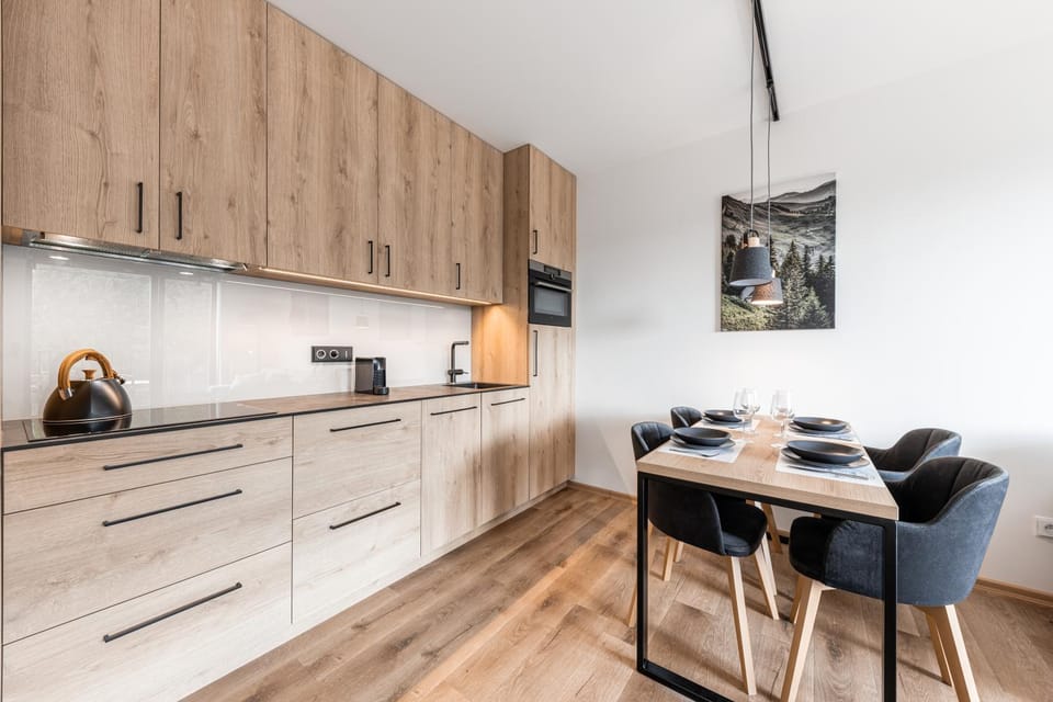 Kitchen or kitchenette, Dining area, stove