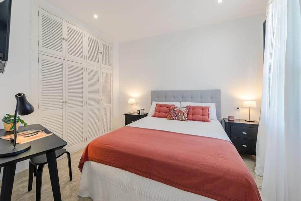 Bed, Photo of the whole room, Bedroom