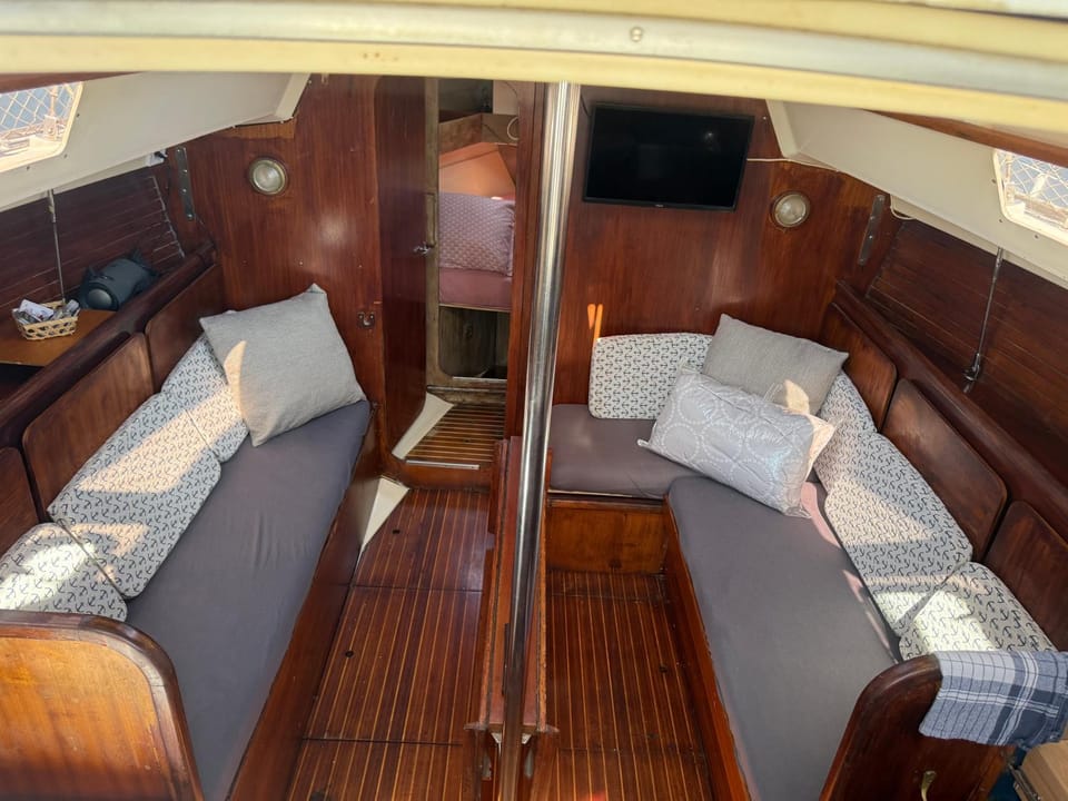 nuit insolite sur un bateau Docked boat in Canet-en-Roussillon
