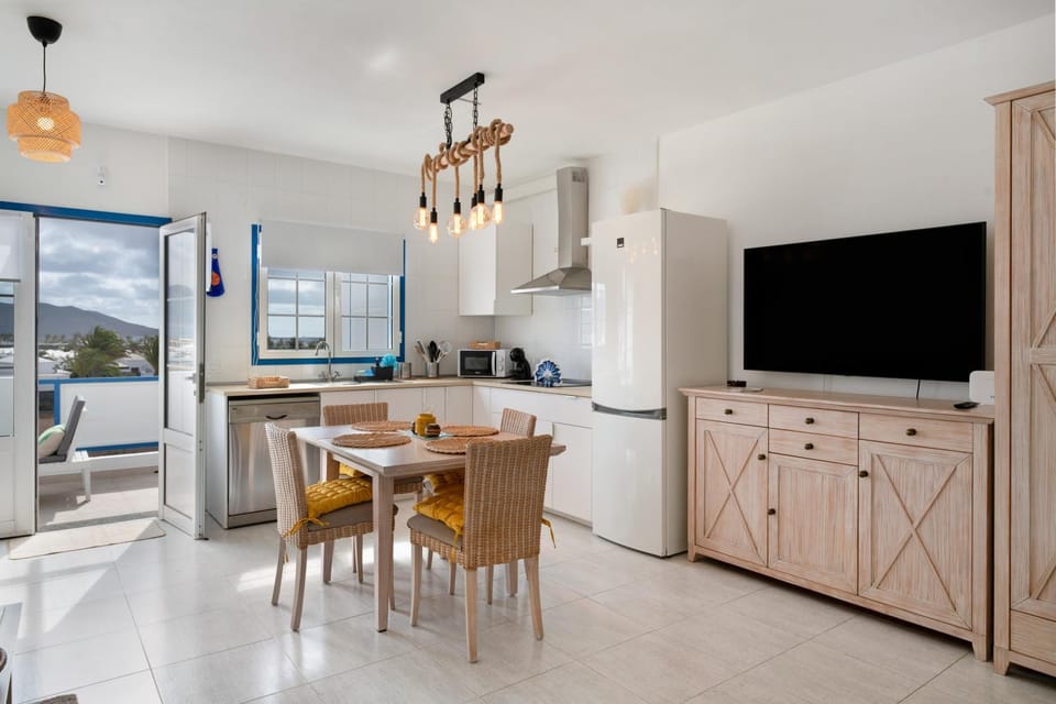 Property building, Kitchen or kitchenette, Living room