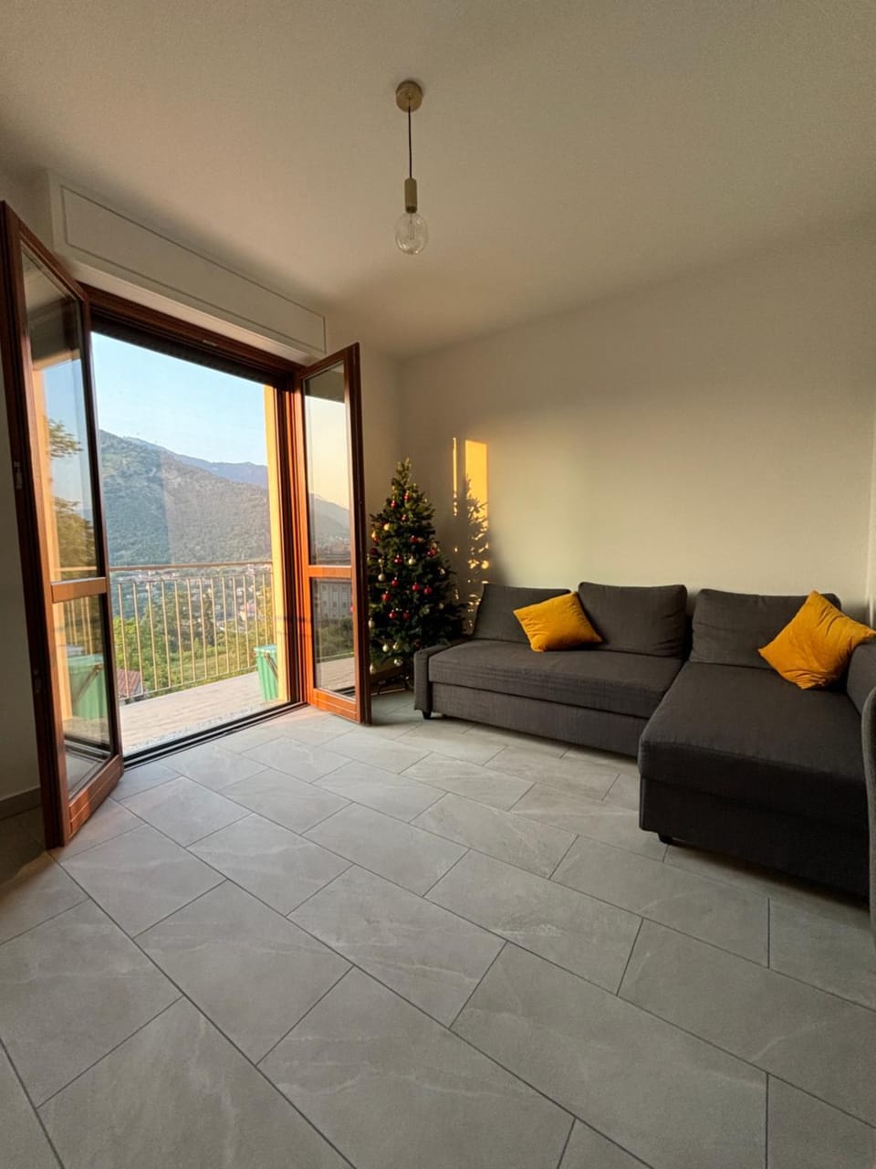 Living room, Mountain view