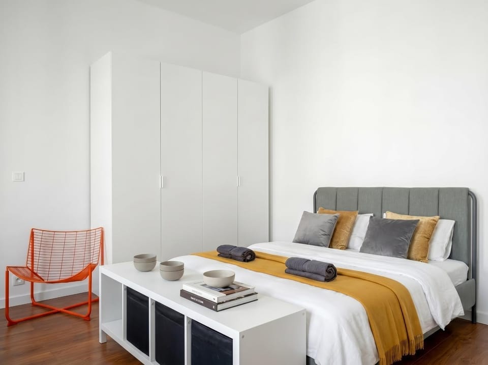 Bed, Living room, Photo of the whole room, Seating area, Bedroom, towels, wardrobe