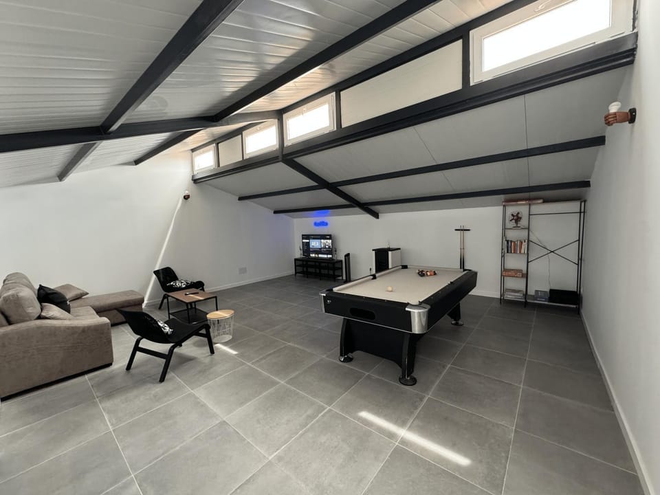 Game Room, TV and multimedia, Living room, Seating area