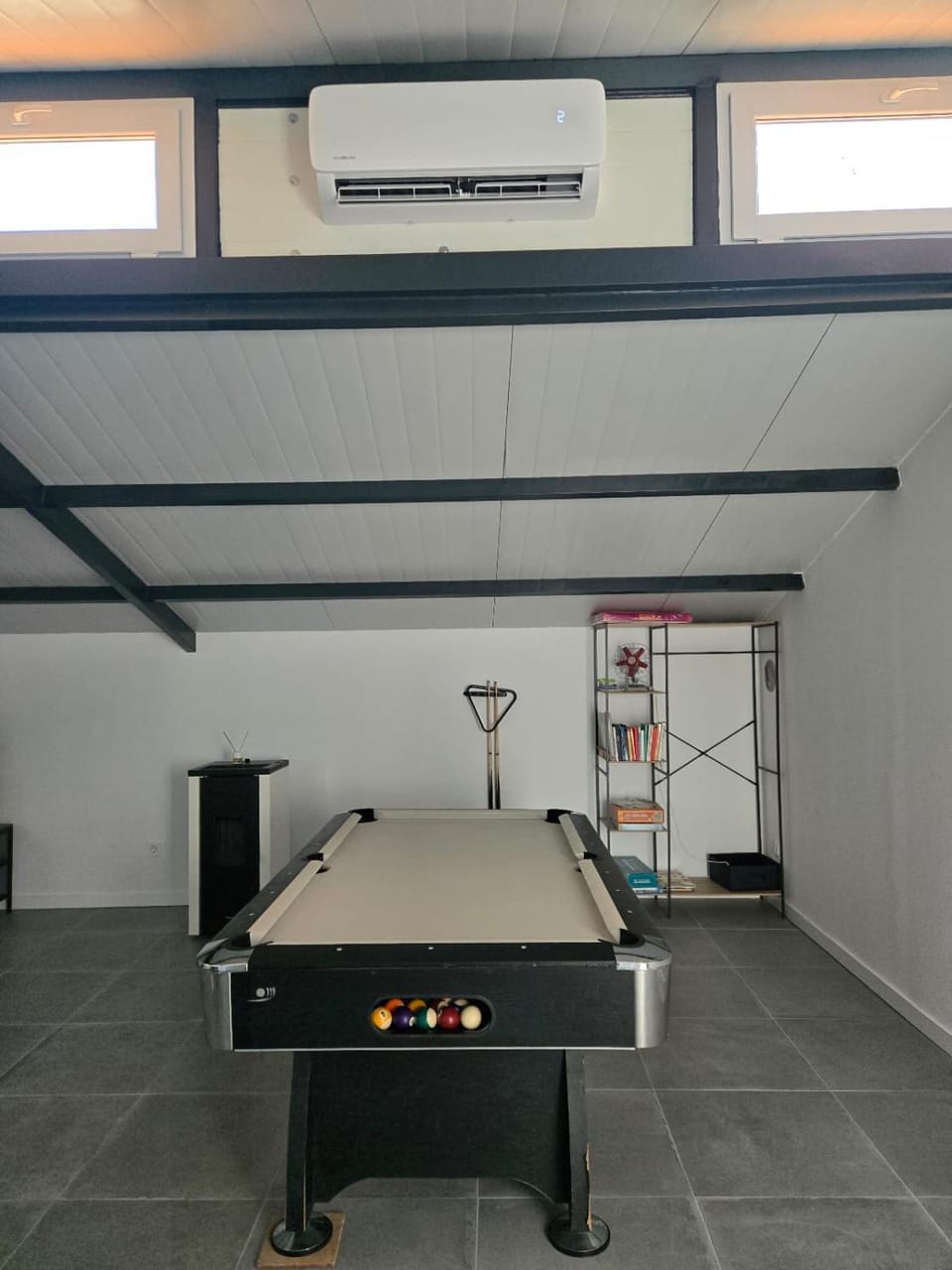 Billiard, Game Room