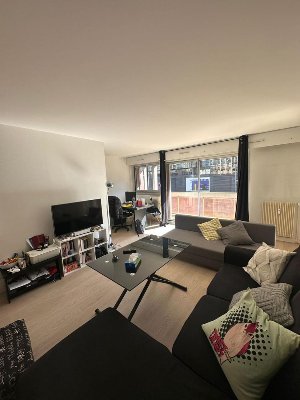 TV and multimedia, Living room, Seating area, Evening entertainment