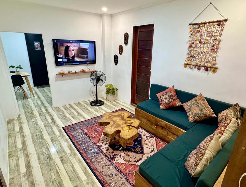 Communal lounge/ TV room, Communal lounge/ TV room, TV and multimedia, Living room, Seating area, Evening entertainment