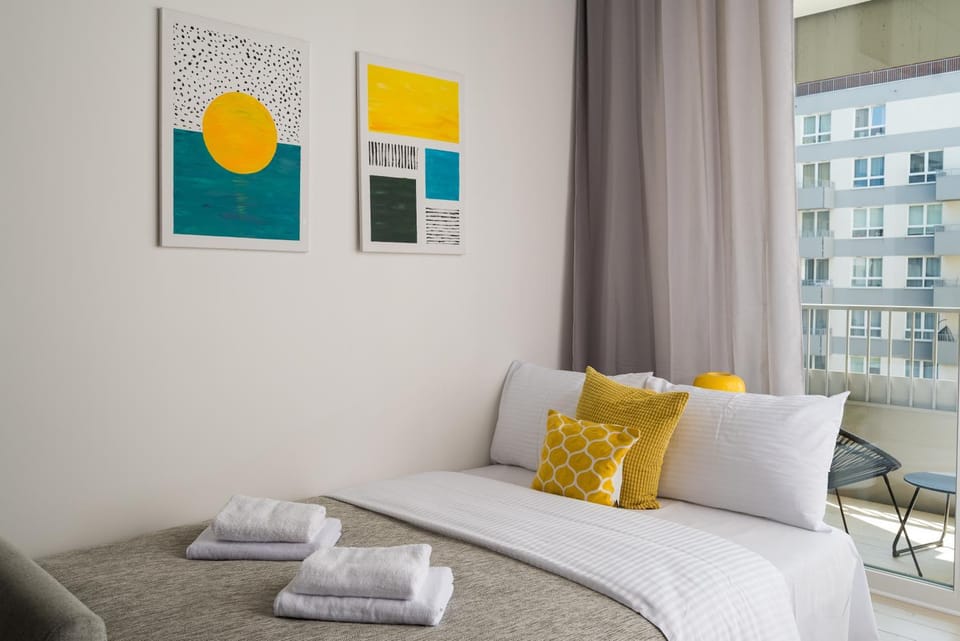Bed, Living room, Photo of the whole room, Seating area, Bedroom, towels