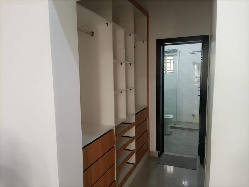 2-Bed Luxury Apt w Internet Security & Parking House in Nigeria