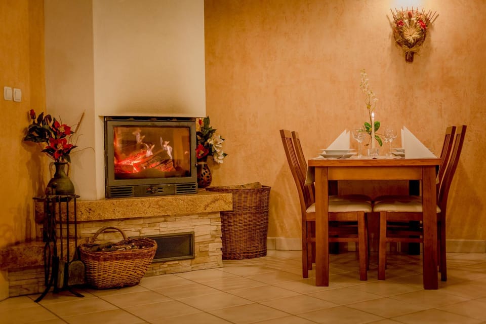 Communal lounge/ TV room, Seating area, Dining area