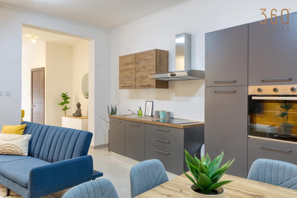 Kitchen or kitchenette, Living room, Seating area, minibar, oven, pet friendly, stove