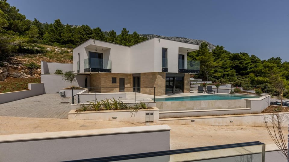 Property building, Natural landscape, Pool view, Swimming pool, sunbed
