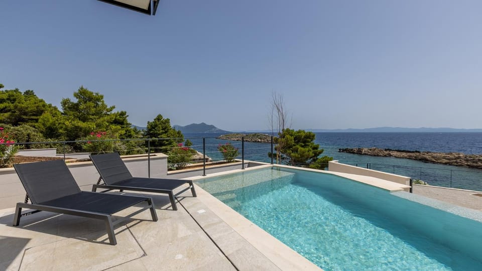 Modern villa on Peljesac Villa in Dubrovnik-Neretva County