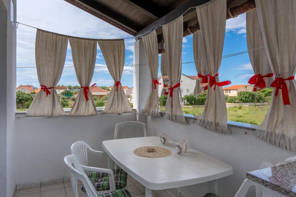 Natural landscape, Balcony/Terrace, Seating area