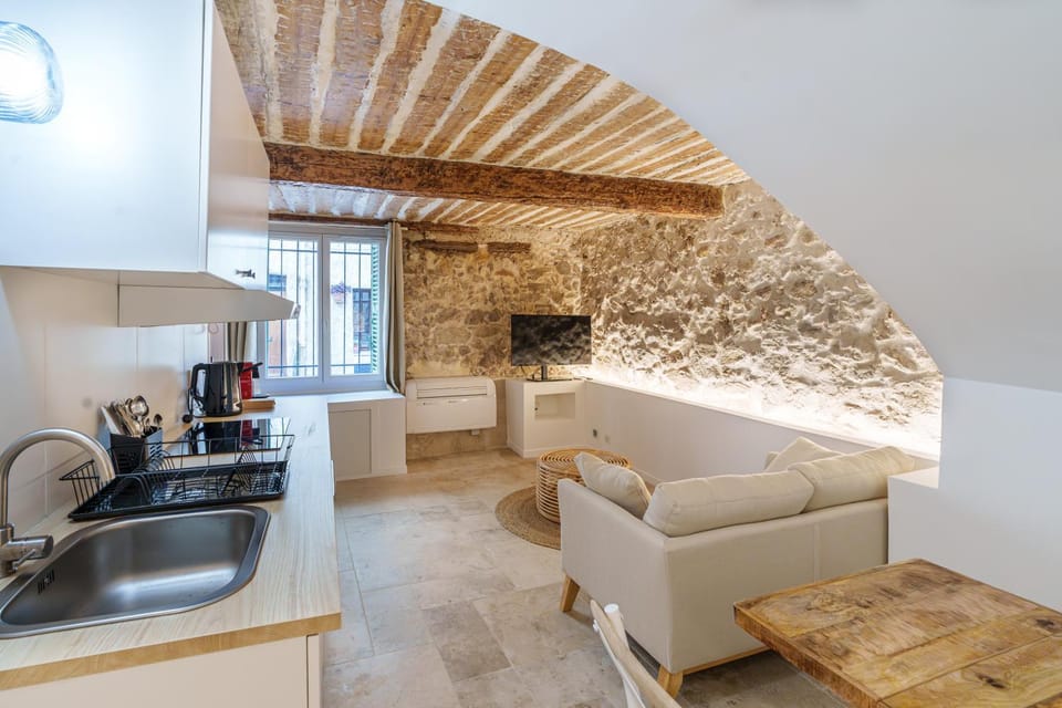 Communal lounge/ TV room, TV and multimedia, stove, kitchen