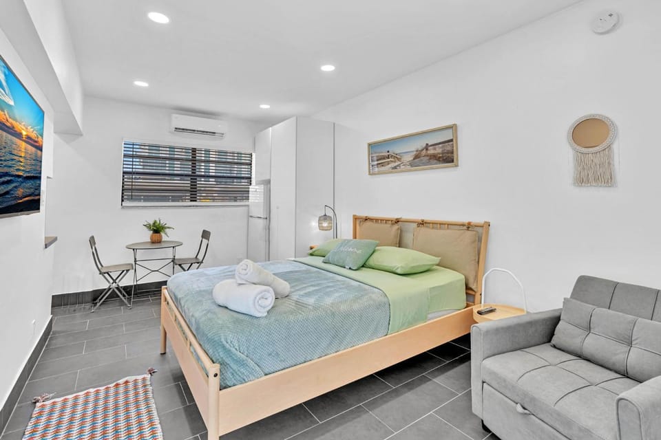 Beachfront & Pool Near Marriott Hollywood Beach Apartment in Hollywood Beach