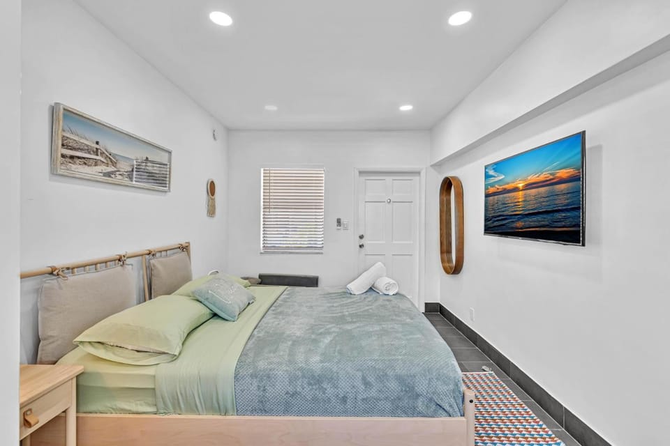 Beachfront & Pool Near Marriott Hollywood Beach Apartment in Hollywood Beach